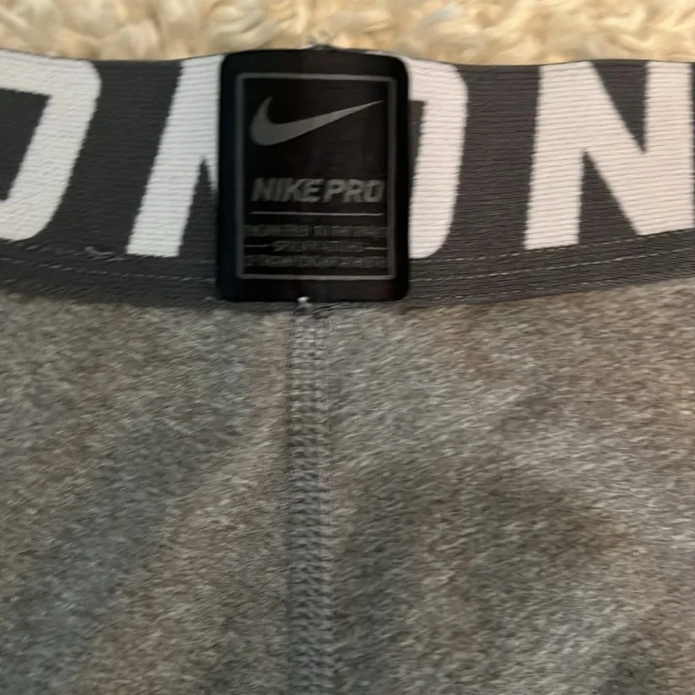 Nike pro grey leggings